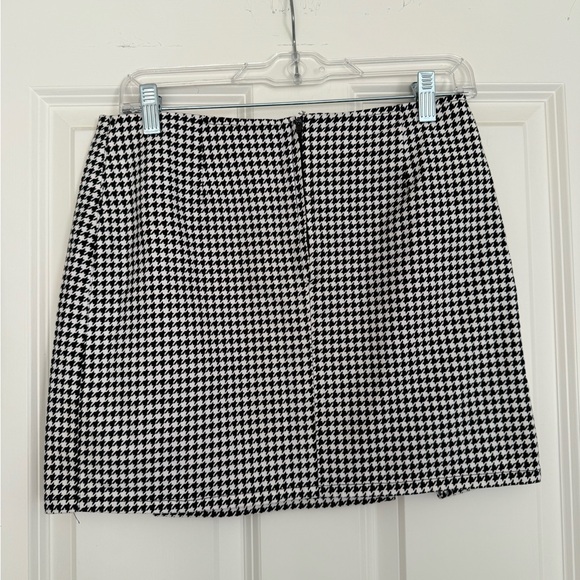 Motel Stylish Black and White Women's Skirt - Picture 8 of 8